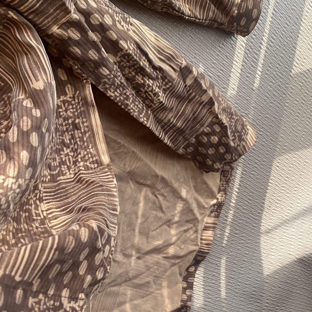 Ann Taylor Brown 100% Silk Patterned Blouse - Picture 3 of 9